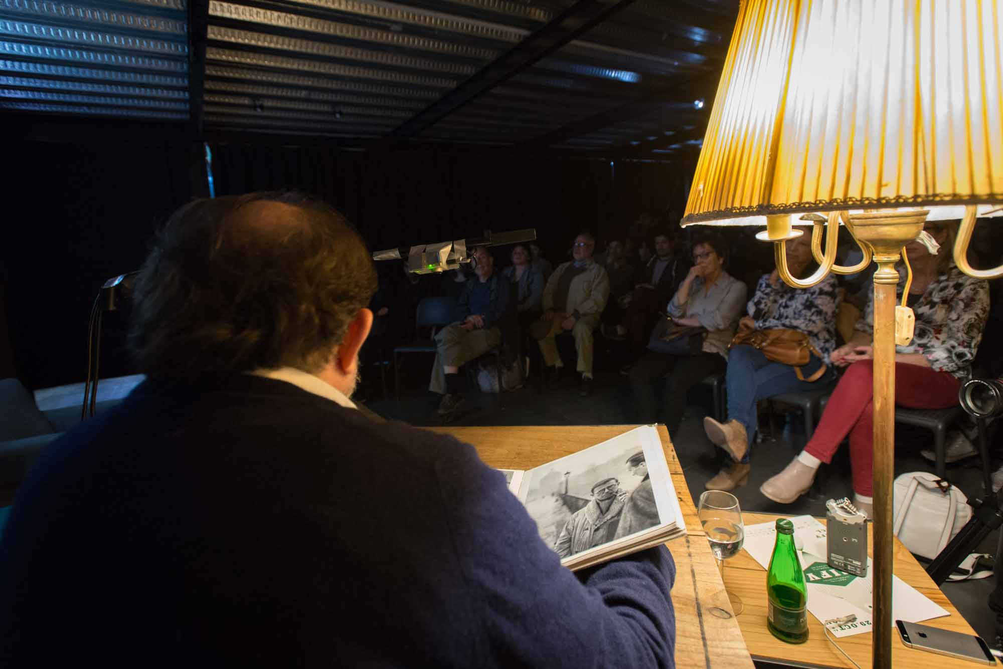 Luis Poirot, fotógrafo chileno participa en Díalogos Fotográficos en el Restaurant El Internado en el marco de la 7ª edición del Festival Internacional de Fotografía en Valparaíso, FIFV 2016. ©Ignacio Lamas