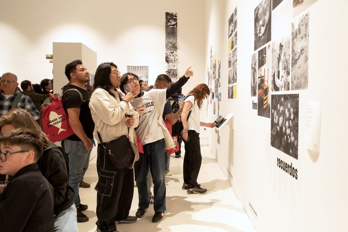 Entre fotografías, versos y ritos inauguramos la Exposición Central del FIFV 2026